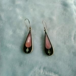 Vintage pair of earrings